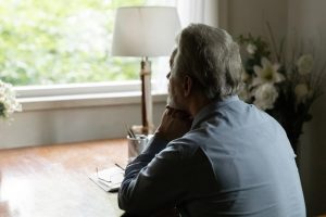 Envejecer sin pareja: cómo afecta a las personas mayores
